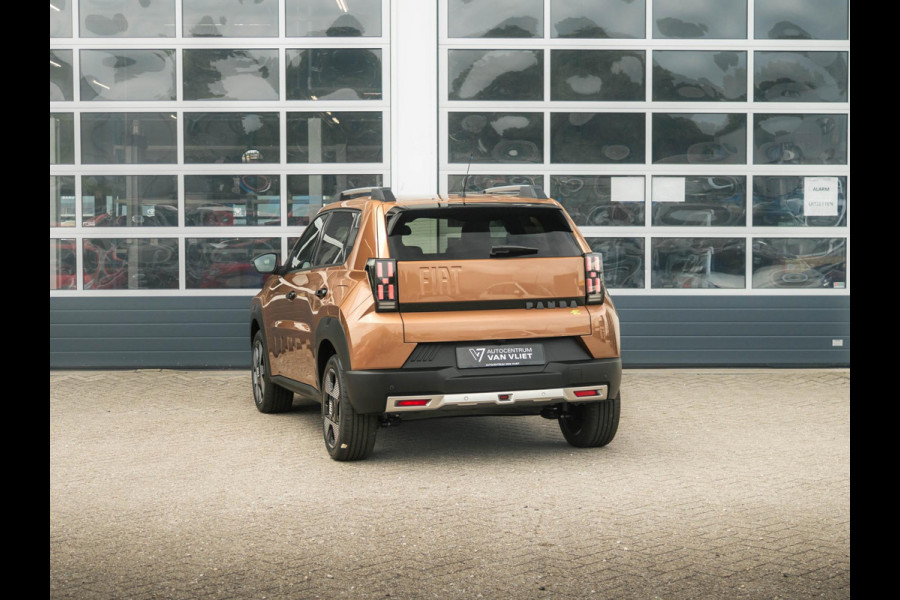 Fiat Grande Panda La Prima 11 kW 44 kWh | Uit voorraad leverbaar | Clima | Cruise | Camera | Apple Carplay | 17" | Navi | Winter Pack