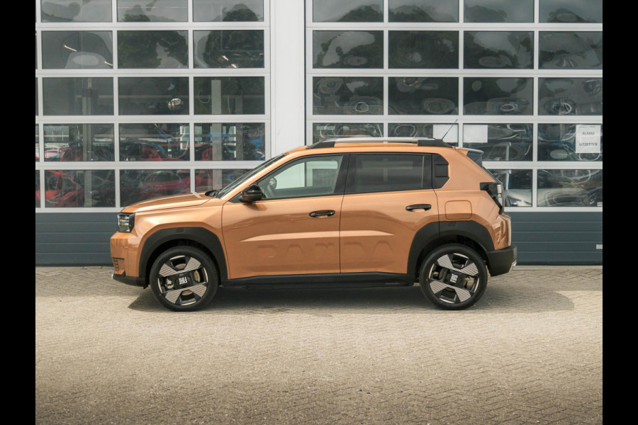 Fiat Grande Panda La Prima 11 kW 44 kWh | Uit voorraad leverbaar | Clima | Cruise | Camera | Apple Carplay | 17" | Navi | Winter Pack
