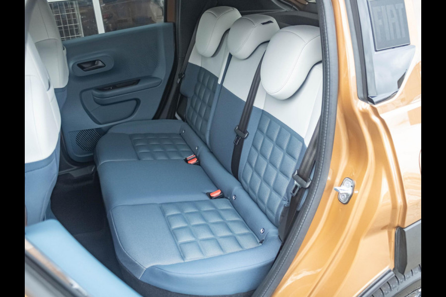Fiat Grande Panda La Prima 11 kW 44 kWh | Uit voorraad leverbaar | Clima | Cruise | Camera | Apple Carplay | 17" | Navi | Winter Pack