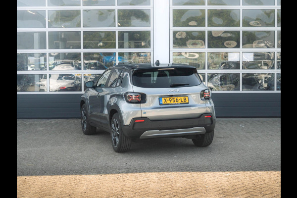 Jeep Avenger 1st Edition 54 kWh | Clima | Cruise | Adapt. Camera | Apple Carplay | BSM | 18" | Keyless | Winter Pack