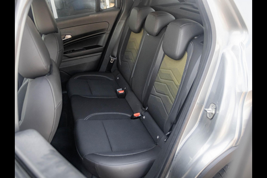 Jeep Avenger 1st Edition 54 kWh | Clima | Cruise | Adapt. Camera | Apple Carplay | BSM | 18" | Keyless | Winter Pack