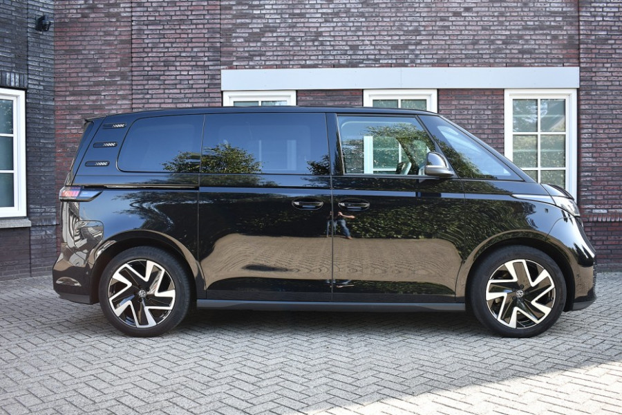 Volkswagen ID. Buzz 1st 77kWh | Achteruitrijcamera | Prachtig wit interieur | Verwarmde voorstoelen | Verwarmd stuurwiel