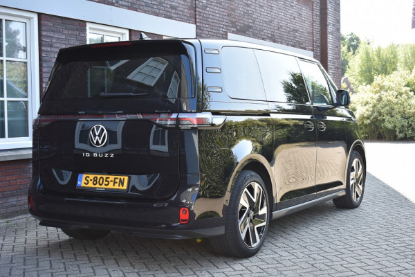 Volkswagen ID. Buzz 1st 77kWh | Achteruitrijcamera | Prachtig wit interieur | Verwarmde voorstoelen | Verwarmd stuurwiel