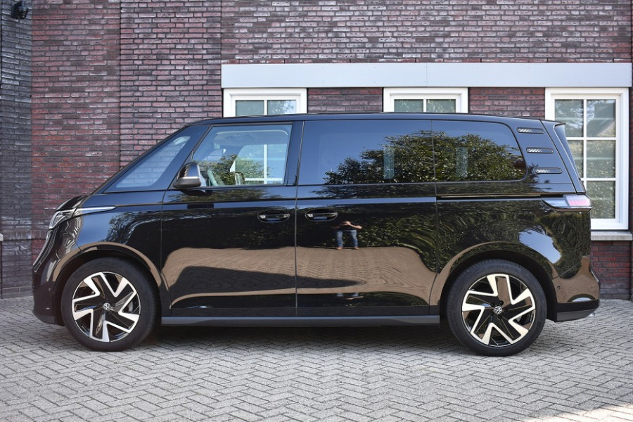 Volkswagen ID. Buzz 1st 77kWh | Achteruitrijcamera | Prachtig wit interieur | Verwarmde voorstoelen | Verwarmd stuurwiel