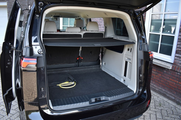 Volkswagen ID. Buzz 1st 77kWh | Achteruitrijcamera | Prachtig wit interieur | Verwarmde voorstoelen | Verwarmd stuurwiel