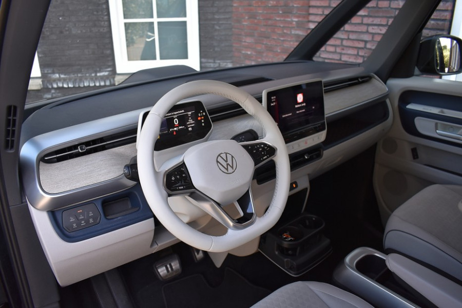 Volkswagen ID. Buzz 1st 77kWh | Achteruitrijcamera | Prachtig wit interieur | Verwarmde voorstoelen | Verwarmd stuurwiel