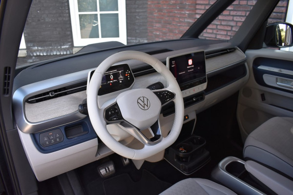 Volkswagen ID. Buzz 1st 77kWh | Achteruitrijcamera | Prachtig wit interieur | Verwarmde voorstoelen | Verwarmd stuurwiel