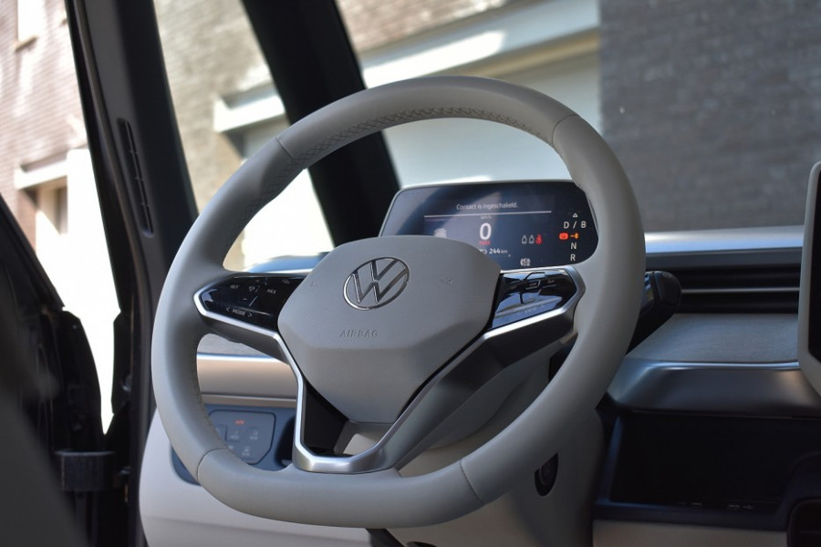 Volkswagen ID. Buzz 1st 77kWh | Achteruitrijcamera | Prachtig wit interieur | Verwarmde voorstoelen | Verwarmd stuurwiel