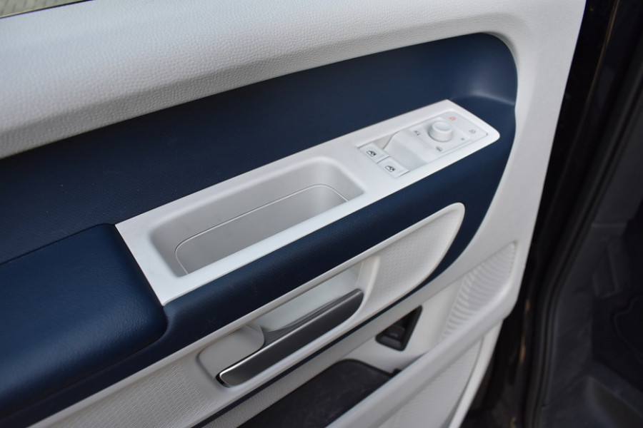 Volkswagen ID. Buzz 1st 77kWh | Achteruitrijcamera | Prachtig wit interieur | Verwarmde voorstoelen | Verwarmd stuurwiel