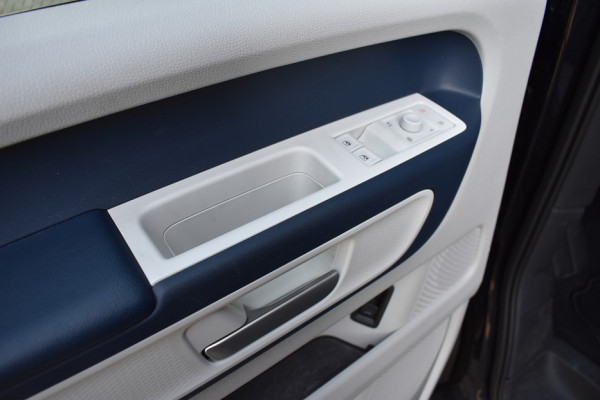 Volkswagen ID. Buzz 1st 77kWh | Achteruitrijcamera | Prachtig wit interieur | Verwarmde voorstoelen | Verwarmd stuurwiel