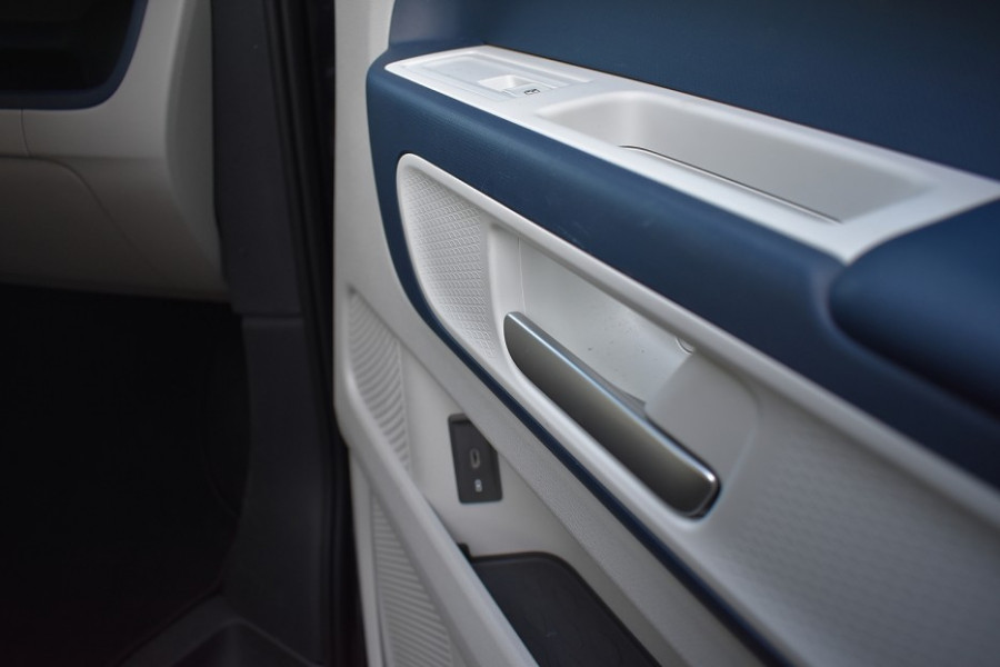 Volkswagen ID. Buzz 1st 77kWh | Achteruitrijcamera | Prachtig wit interieur | Verwarmde voorstoelen | Verwarmd stuurwiel