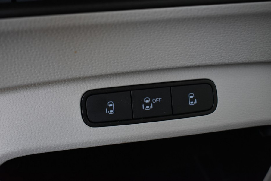 Volkswagen ID. Buzz 1st 77kWh | Achteruitrijcamera | Prachtig wit interieur | Verwarmde voorstoelen | Verwarmd stuurwiel