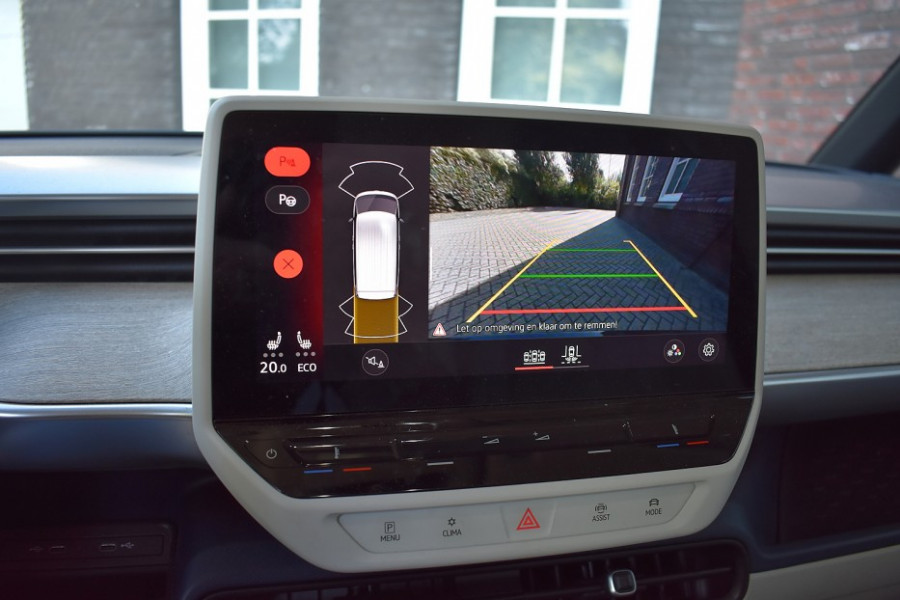 Volkswagen ID. Buzz 1st 77kWh | Achteruitrijcamera | Prachtig wit interieur | Verwarmde voorstoelen | Verwarmd stuurwiel