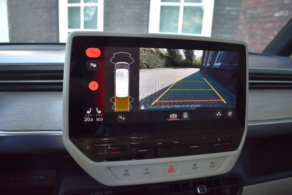 Volkswagen ID. Buzz 1st 77kWh | Achteruitrijcamera | Prachtig wit interieur | Verwarmde voorstoelen | Verwarmd stuurwiel