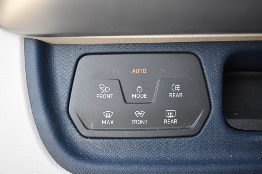 Volkswagen ID. Buzz 1st 77kWh | Achteruitrijcamera | Prachtig wit interieur | Verwarmde voorstoelen | Verwarmd stuurwiel