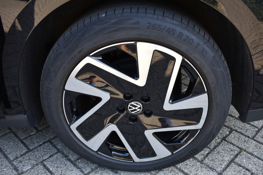 Volkswagen ID. Buzz 1st 77kWh | Achteruitrijcamera | Prachtig wit interieur | Verwarmde voorstoelen | Verwarmd stuurwiel