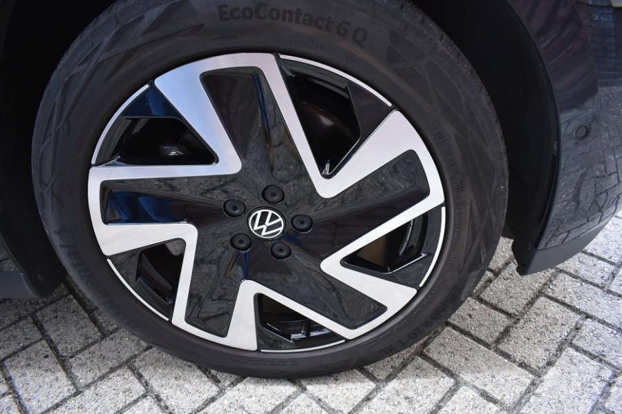 Volkswagen ID. Buzz 1st 77kWh | Achteruitrijcamera | Prachtig wit interieur | Verwarmde voorstoelen | Verwarmd stuurwiel