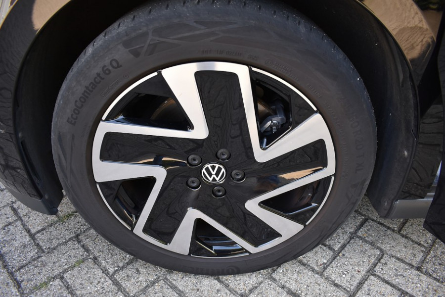 Volkswagen ID. Buzz 1st 77kWh | Achteruitrijcamera | Prachtig wit interieur | Verwarmde voorstoelen | Verwarmd stuurwiel