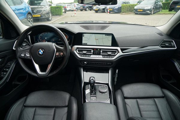 BMW 3 Serie 318i High Executive + SCHUIFDAK / LASERLIGHT / TREKHAAK / LEDER / INDIVIDUAL / DRAVITGRAU