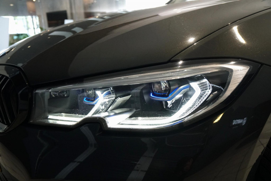 BMW 3 Serie 318i High Executive + SCHUIFDAK / LASERLIGHT / TREKHAAK / LEDER / INDIVIDUAL / DRAVITGRAU