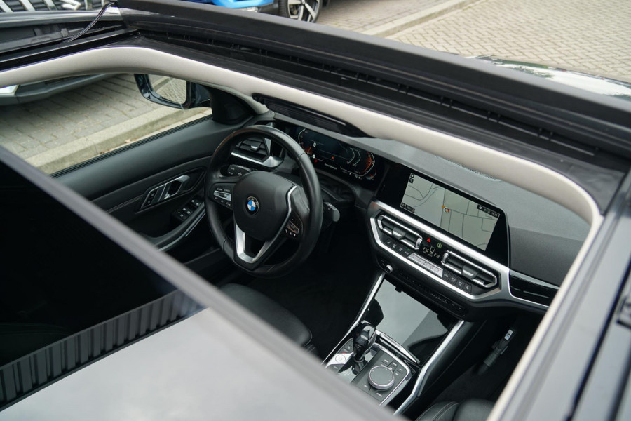 BMW 3 Serie 318i High Executive + SCHUIFDAK / LASERLIGHT / TREKHAAK / LEDER / INDIVIDUAL / DRAVITGRAU