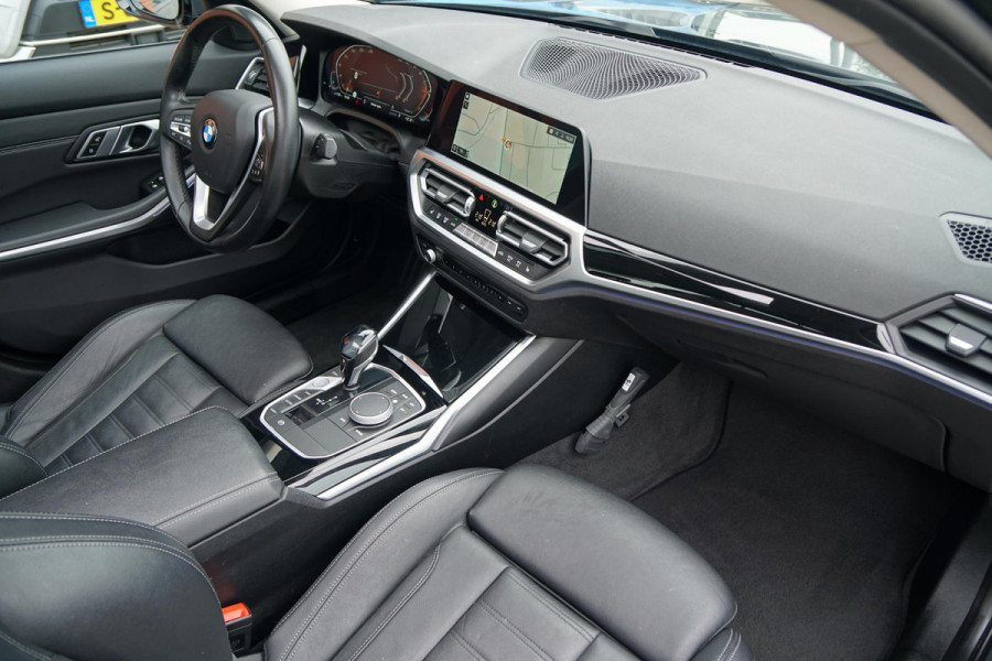 BMW 3 Serie 318i High Executive + SCHUIFDAK / LASERLIGHT / TREKHAAK / LEDER / INDIVIDUAL / DRAVITGRAU