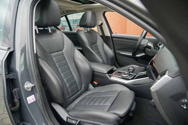 BMW 3 Serie 318i High Executive + SCHUIFDAK / LASERLIGHT / TREKHAAK / LEDER / INDIVIDUAL / DRAVITGRAU
