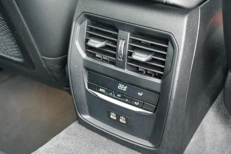 BMW 3 Serie 318i High Executive + SCHUIFDAK / LASERLIGHT / TREKHAAK / LEDER / INDIVIDUAL / DRAVITGRAU
