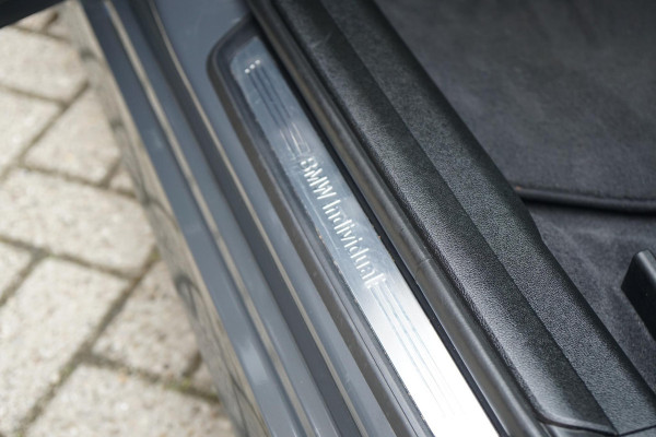 BMW 3 Serie 318i High Executive + SCHUIFDAK / LASERLIGHT / TREKHAAK / LEDER / INDIVIDUAL / DRAVITGRAU