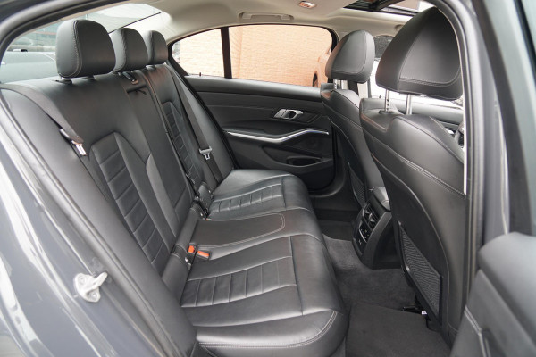 BMW 3 Serie 318i High Executive + SCHUIFDAK / LASERLIGHT / TREKHAAK / LEDER / INDIVIDUAL / DRAVITGRAU