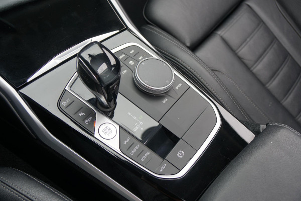 BMW 3 Serie 318i High Executive + SCHUIFDAK / LASERLIGHT / TREKHAAK / LEDER / INDIVIDUAL / DRAVITGRAU