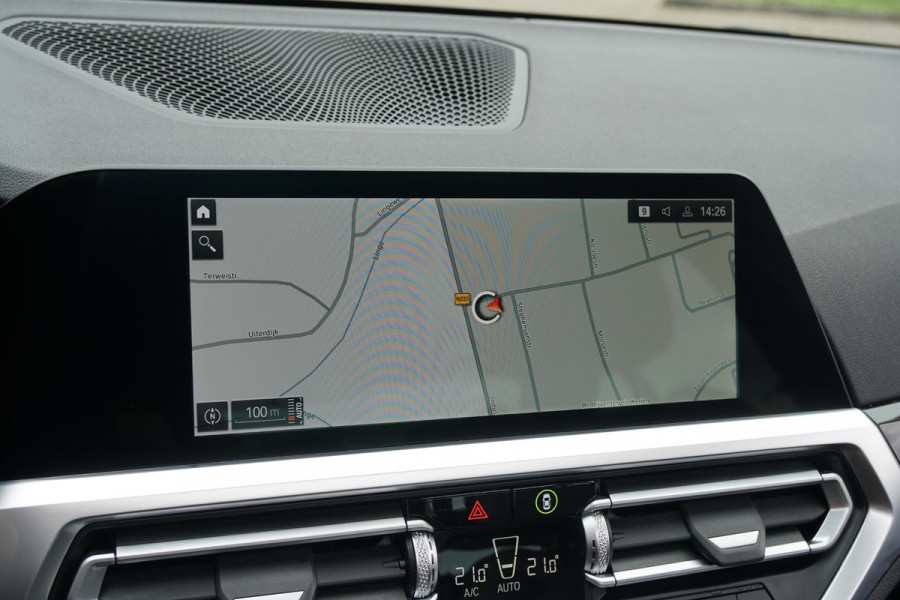 BMW 3 Serie 318i High Executive + SCHUIFDAK / LASERLIGHT / TREKHAAK / LEDER / INDIVIDUAL / DRAVITGRAU