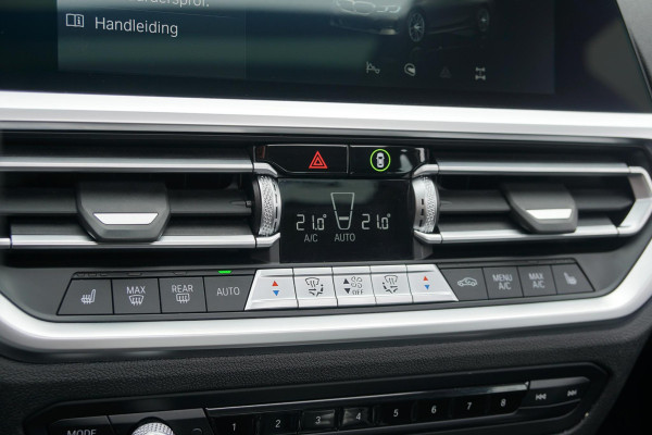 BMW 3 Serie 318i High Executive + SCHUIFDAK / LASERLIGHT / TREKHAAK / LEDER / INDIVIDUAL / DRAVITGRAU