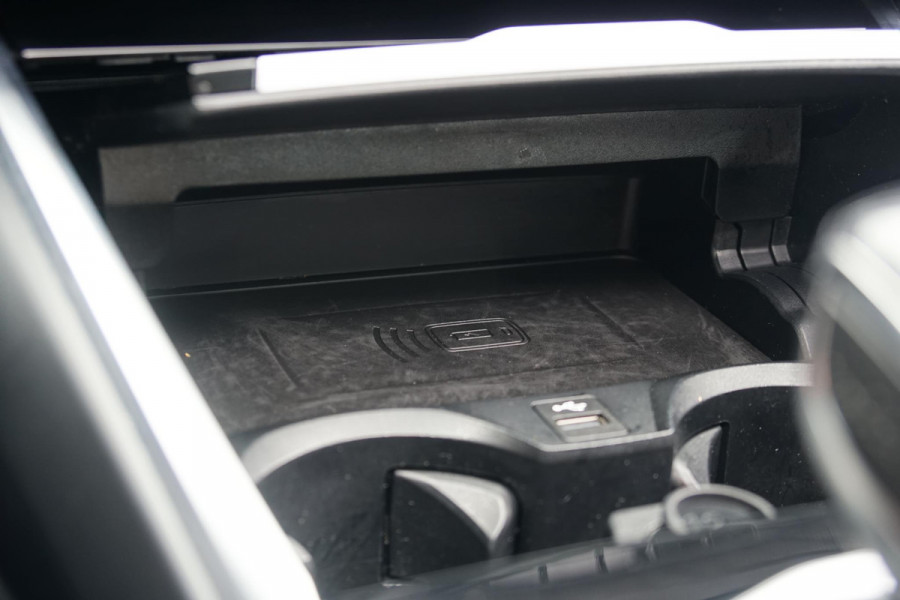 BMW 3 Serie 318i High Executive + SCHUIFDAK / LASERLIGHT / TREKHAAK / LEDER / INDIVIDUAL / DRAVITGRAU