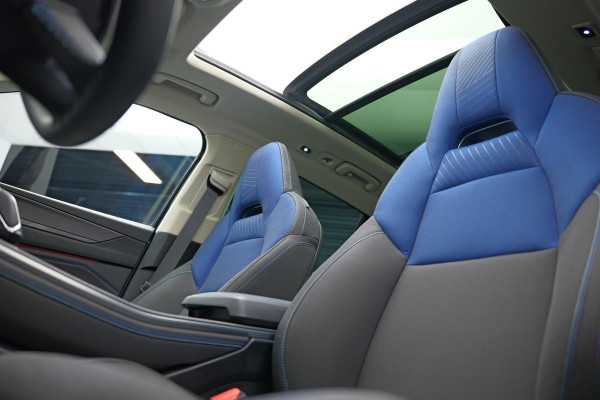 Lynk & Co 01 1.5 |Pano|360cam|Ambient|Carplay|