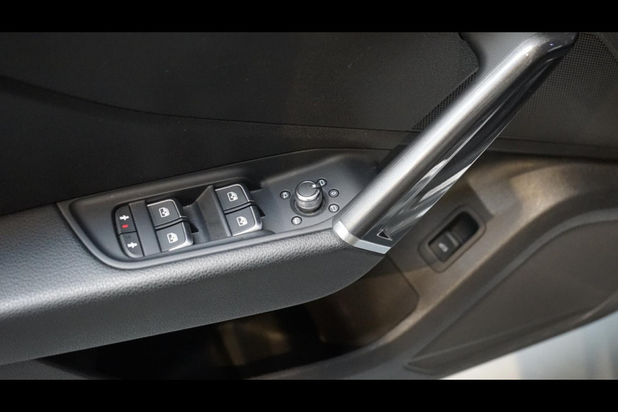 Audi Q2 35 TFSI 3x S-Line Black Optik AUTOMAAT-ACC-AMBIANCE-CARPLAY-FULL LED-KEYLESS-STOELVERWARMING