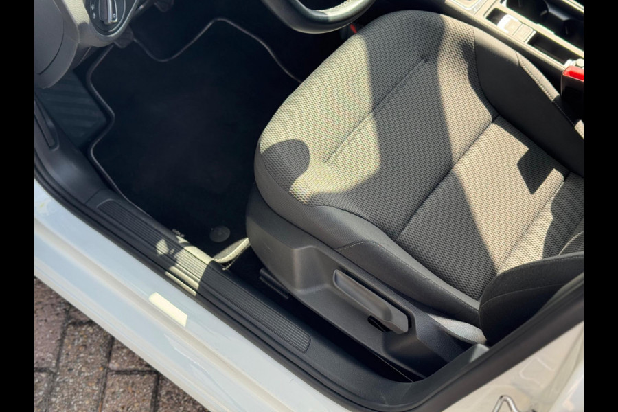 Volkswagen Golf 1.0 TSI Comfortline 2019 NAVI CLIMA APK NAP!