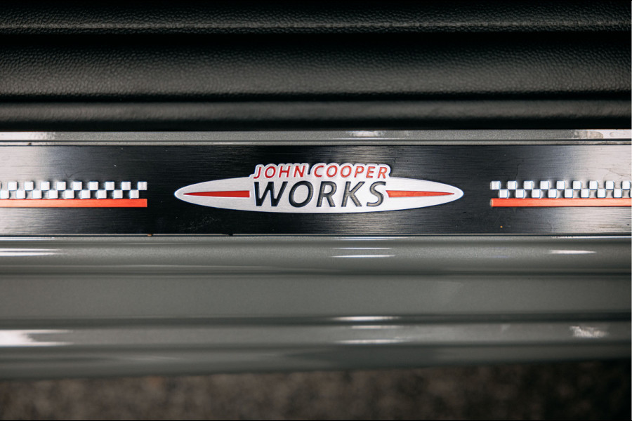 MINI Mini 2.0 John Cooper Works JCW Pack | Head-up | Stoelverwarming | Pano | Leder |