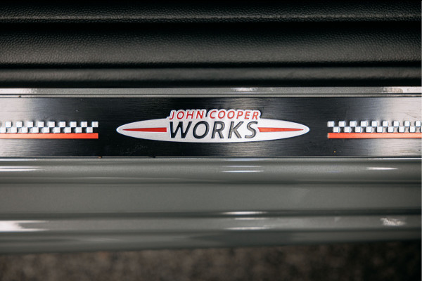 MINI Mini 2.0 John Cooper Works JCW Pack | Head-up | Stoelverwarming | Pano | Leder |