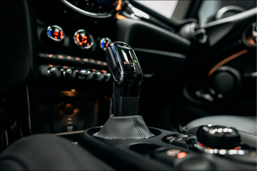 MINI Mini 2.0 John Cooper Works JCW Pack | Head-up | Stoelverwarming | Pano | Leder |