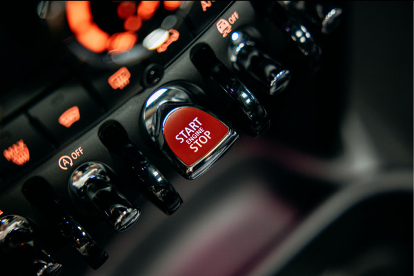 MINI Mini 2.0 John Cooper Works JCW Pack | Head-up | Stoelverwarming | Pano | Leder |