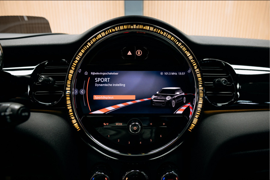 MINI Mini 2.0 John Cooper Works JCW Pack | Head-up | Stoelverwarming | Pano | Leder |