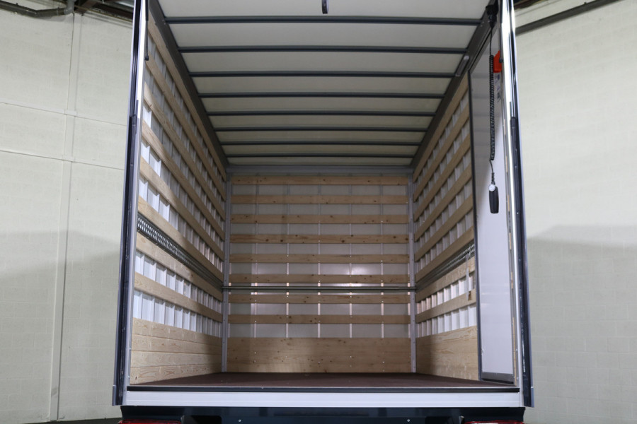 Iveco Daily 40C18 3.0 Automaat Meubelbak met Laadklep Automaat (Nieuw Model)