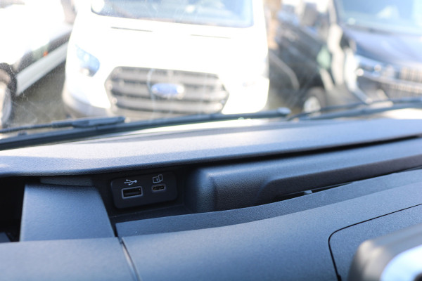 Iveco Daily 40C18 3.0 Automaat Meubelbak met Laadklep Automaat (Nieuw Model)