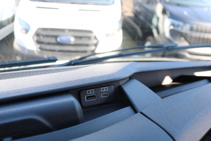 Iveco Daily 40C18 3.0 Automaat Meubelbak met Laadklep Automaat (Nieuw Model)