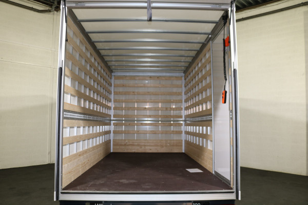 Iveco Daily 40C18 3.0 Bakwagen met Laadklep Automaat (Nieuw Model)