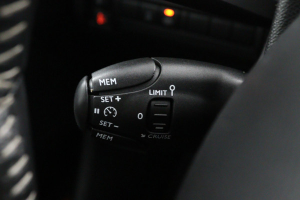 Peugeot 308 SW 1.2 PureTech Blue*ECC*CRUISE*NAVI*PANO*HAAK*