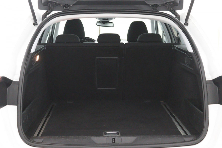 Peugeot 308 SW 1.2 PureTech Blue*ECC*CRUISE*NAVI*PANO*HAAK*