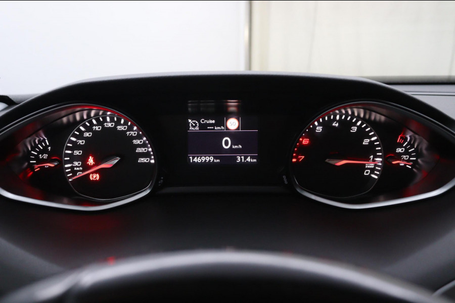 Peugeot 308 SW 1.2 PureTech Blue*ECC*CRUISE*NAVI*PANO*HAAK*