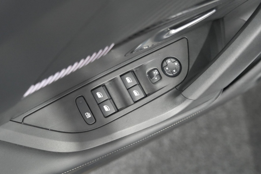 Peugeot 2008 Hybrid 136 e-DCS6 Allure | 360 Camera | Stop&Go Adaptieve Cruise Control | Navigatie | Dodehoekdetectie